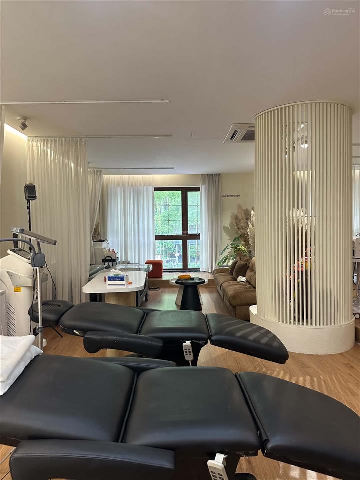 Cho thuê tầng 2 biệt thự hoàng thành villas, nhìn sang tòa seasons avenue