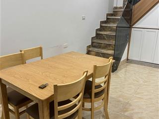 Cho thuê nhà 4 tầng tại phố lê đại hành, cách một nhà ra đường ô tô