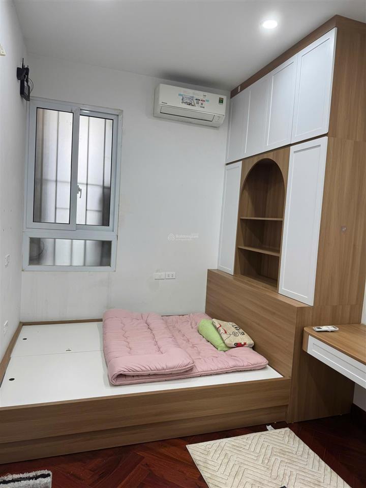 Cho thuê nhà 4 tầng tại phố lê đại hành, cách một nhà ra đường ô tô