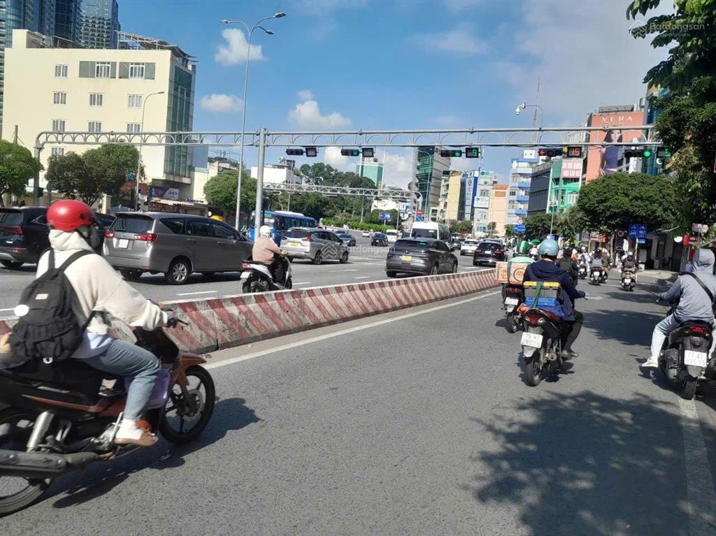 Bán mặt tiền 19 nguyễn hữu cảnh 5 lầu
