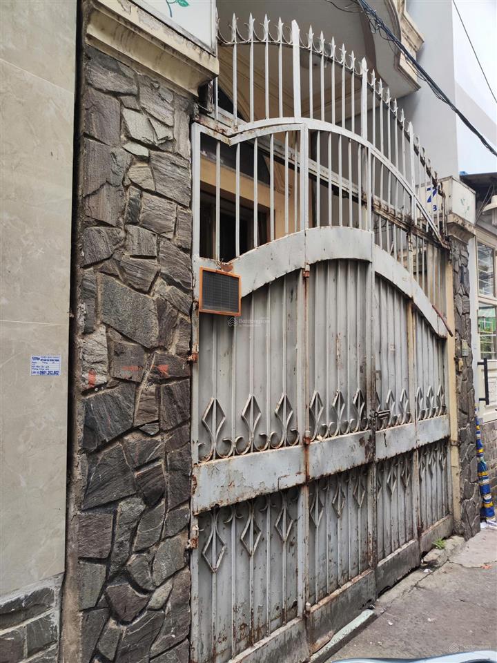 Phù hợp khai thác cho thuê chdv nhà 3 tầng 64m2, ngay ngã tư hàng xanh, cách đh hutech chỉ 750m.