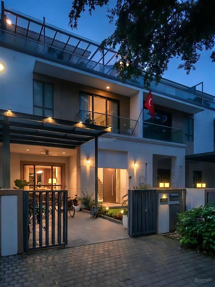 Nhà cách quận 1 chỉ 30p di chuyển, đã hoàn thiện nội thất cao cấp. 3pn, 4wc. anh chị xem nhà gọi em
