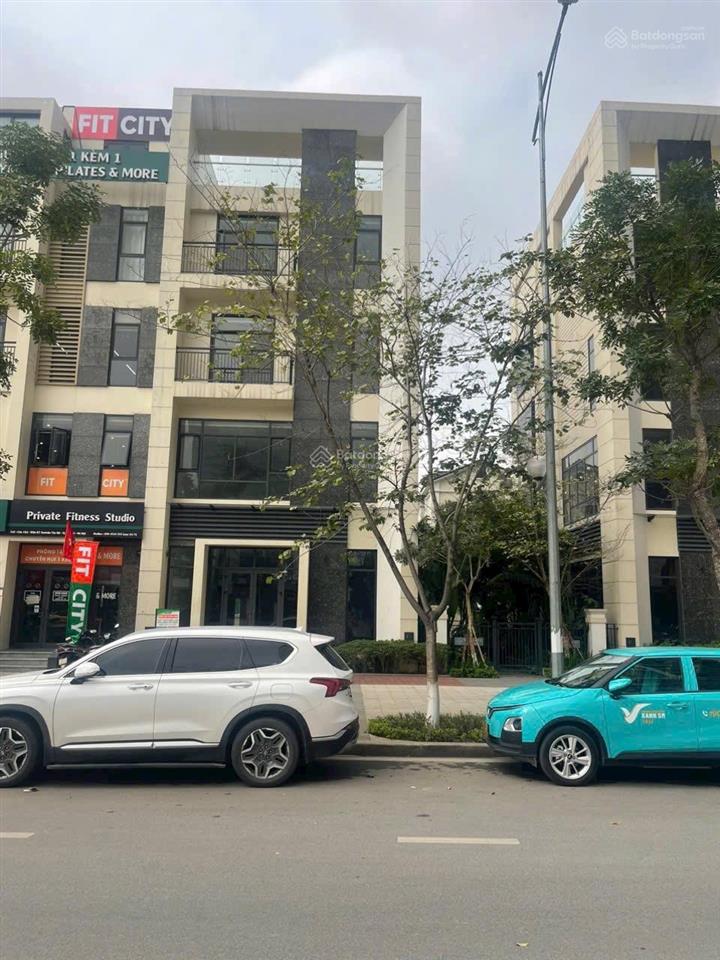 Bán liền kề 132 m2 starlake tây hồ. khu h đủ nội thất giá 7x tỷ thương lượng