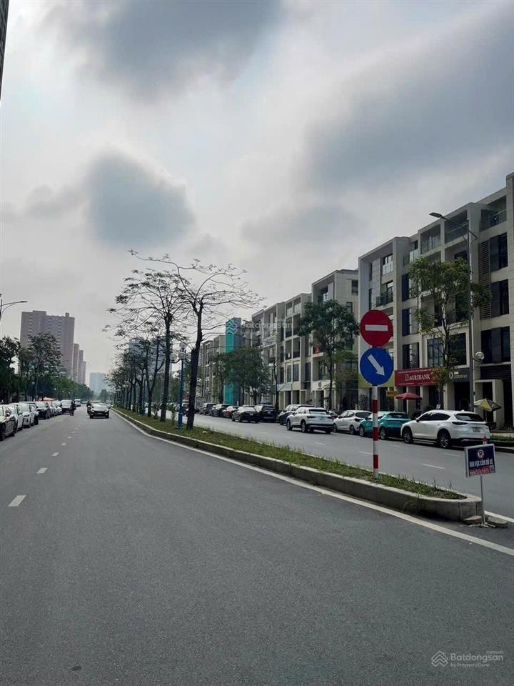 Bán liền kề 132 m2 starlake tây hồ. khu h đủ nội thất giá 7x tỷ thương lượng