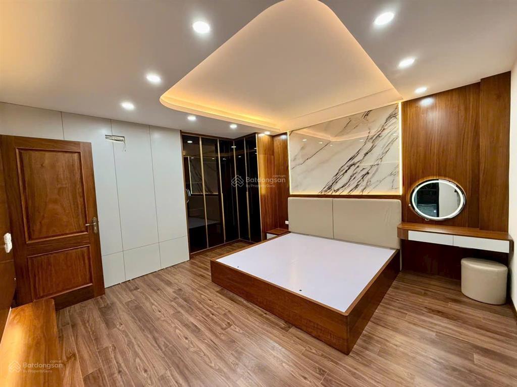 Nhà 80m2 phố tân mai, 7 tầng xây mới, thang máy ô tô vào nhà, 2 mặt ngõ trước sau  0984 182 ***