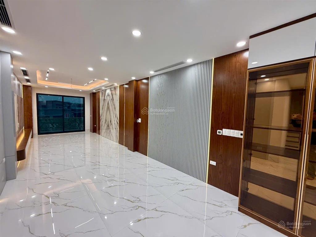 Nhà 80m2 phố tân mai, 7 tầng xây mới, thang máy ô tô vào nhà, 2 mặt ngõ trước sau  0984 182 ***