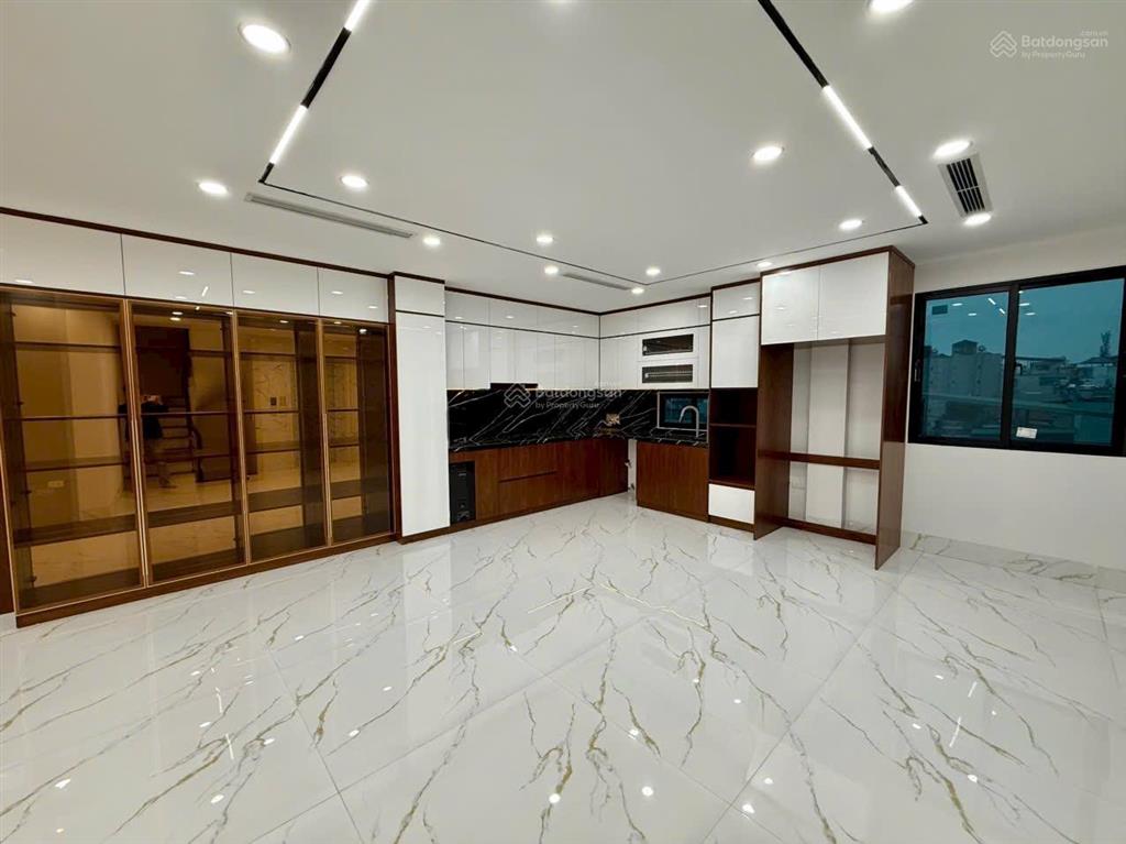 Nhà 80m2 phố tân mai, 7 tầng xây mới, thang máy ô tô vào nhà, 2 mặt ngõ trước sau  0984 182 ***
