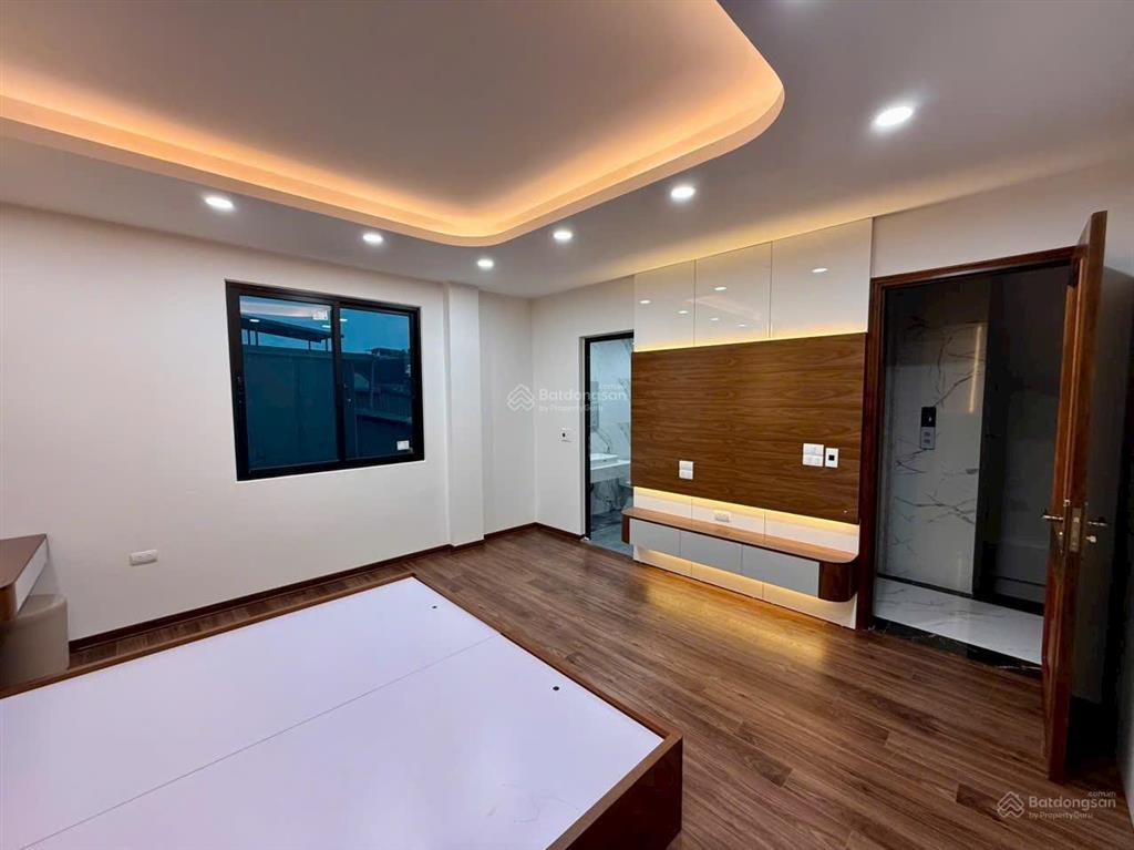 Nhà 80m2 phố tân mai, 7 tầng xây mới, thang máy ô tô vào nhà, 2 mặt ngõ trước sau  0984 182 ***