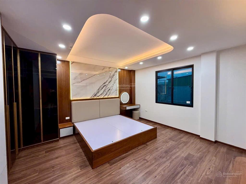 Nhà 80m2 phố tân mai, 7 tầng xây mới, thang máy ô tô vào nhà, 2 mặt ngõ trước sau  0984 182 ***