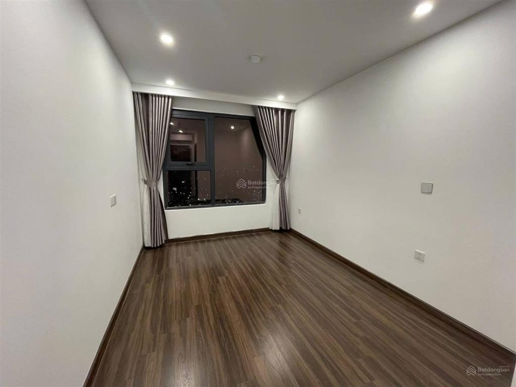 Căn 2pn 2wc và có 2 lô gia thoáng mát view đẹp toà lotus, giá chỉ 7tr/ tháng