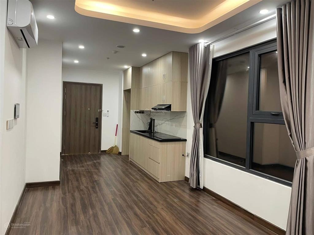Căn 2pn 2wc và có 2 lô gia thoáng mát view đẹp toà lotus, giá chỉ 7tr/ tháng