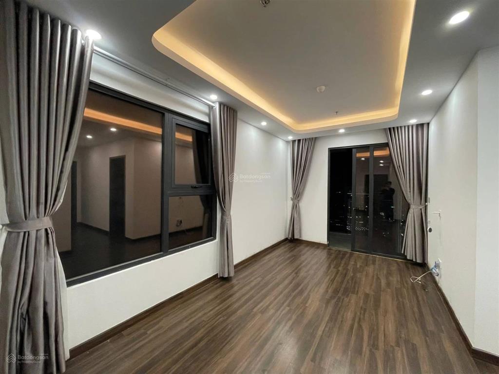 Căn 2pn 2wc và có 2 lô gia thoáng mát view đẹp toà lotus, giá chỉ 7tr/ tháng