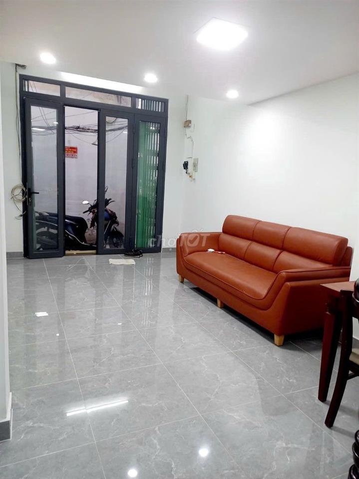 Cho thuê Nhà nguyên căn Trần Hưng Đạo, gần chợ Bến Thành, 4 PN, 2 WC