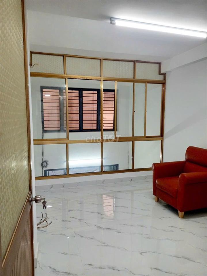 Cho thuê Nhà nguyên căn Trần Hưng Đạo, gần chợ Bến Thành, 4 PN, 2 WC