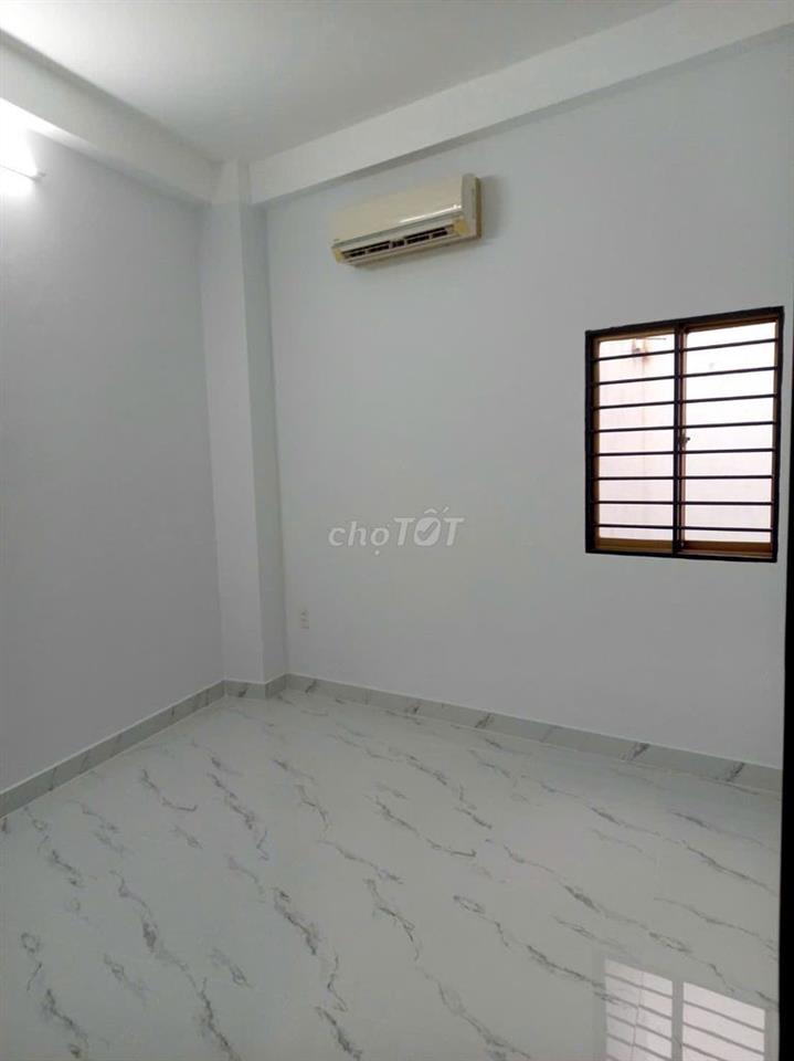 Cho thuê Nhà nguyên căn Trần Hưng Đạo, gần chợ Bến Thành, 4 PN, 2 WC