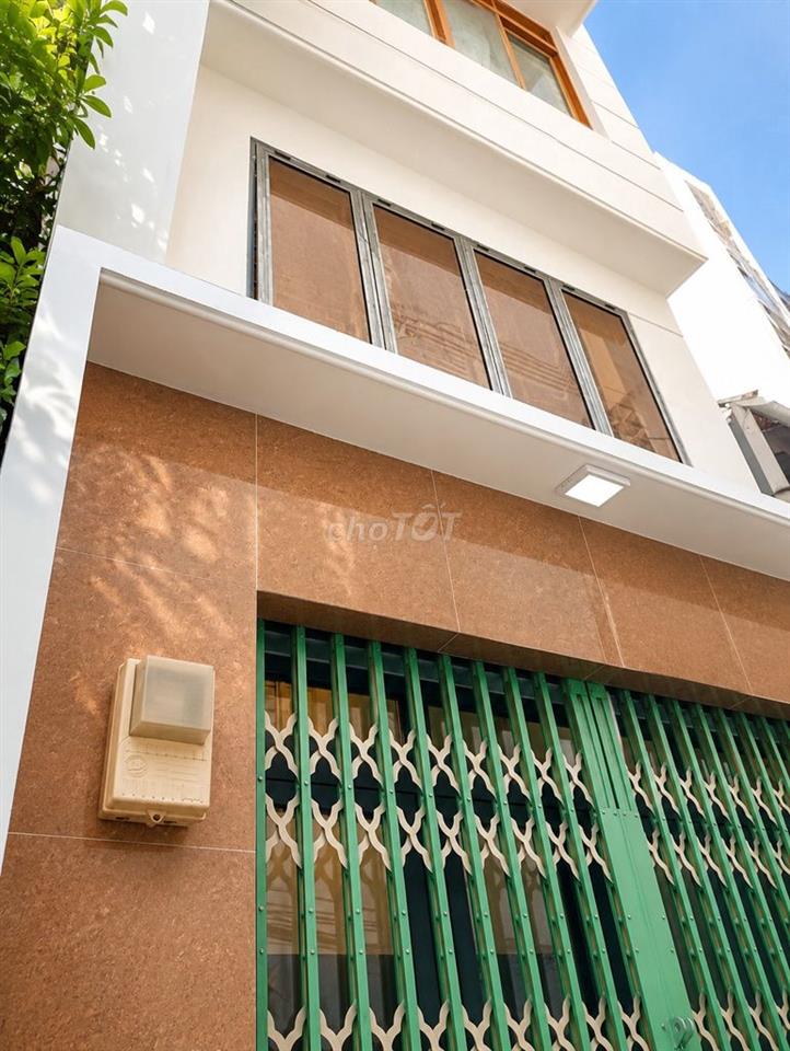 Cho thuê Nhà nguyên căn Trần Hưng Đạo, gần chợ Bến Thành, 4 PN, 2 WC