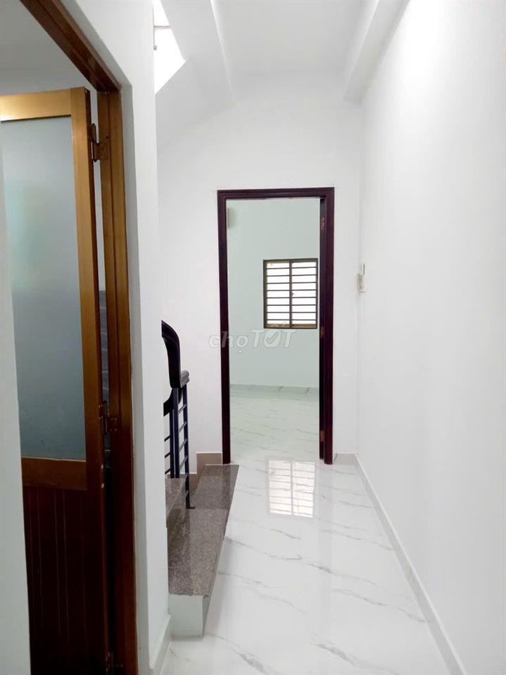 Cho thuê Nhà nguyên căn Trần Hưng Đạo, gần chợ Bến Thành, 4 PN, 2 WC