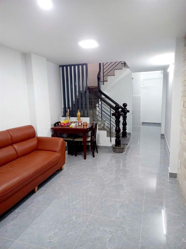 Cho thuê Nhà nguyên căn Trần Hưng Đạo, gần chợ Bến Thành, 4 PN, 2 WC
