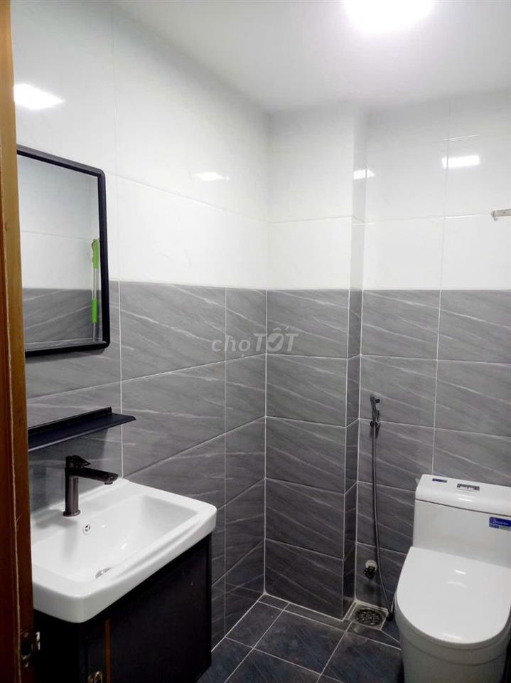 Cho thuê Nhà nguyên căn Trần Hưng Đạo, gần chợ Bến Thành, 4 PN, 2 WC