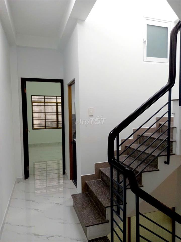 Cho thuê Nhà nguyên căn Trần Hưng Đạo, gần chợ Bến Thành, 4 PN, 2 WC