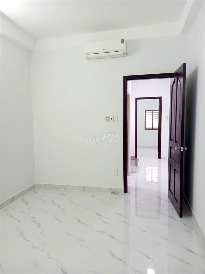 Cho thuê Nhà nguyên căn Trần Hưng Đạo, gần chợ Bến Thành, 4 PN, 2 WC
