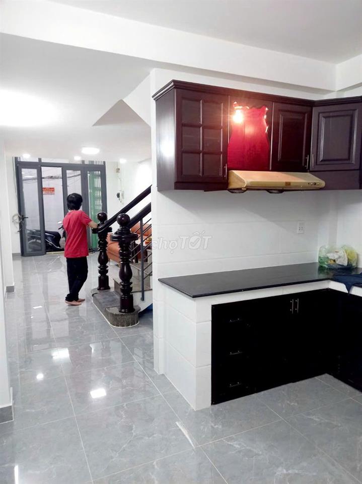 Cho thuê Nhà nguyên căn Trần Hưng Đạo, gần chợ Bến Thành, 4 PN, 2 WC