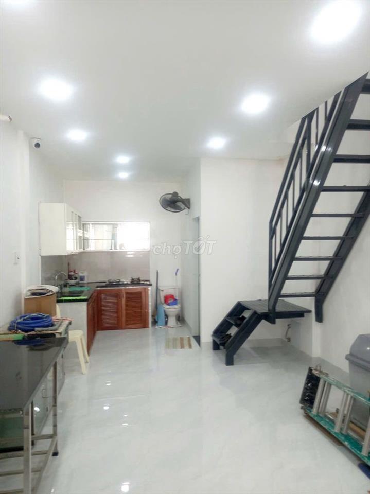Cho thuê Nguyên căn nhà lầu 2 - Mặt tiền Trần Hưng Đạo, quận 1