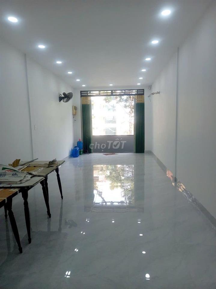 Cho thuê Nguyên căn nhà lầu 2 - Mặt tiền Trần Hưng Đạo, quận 1