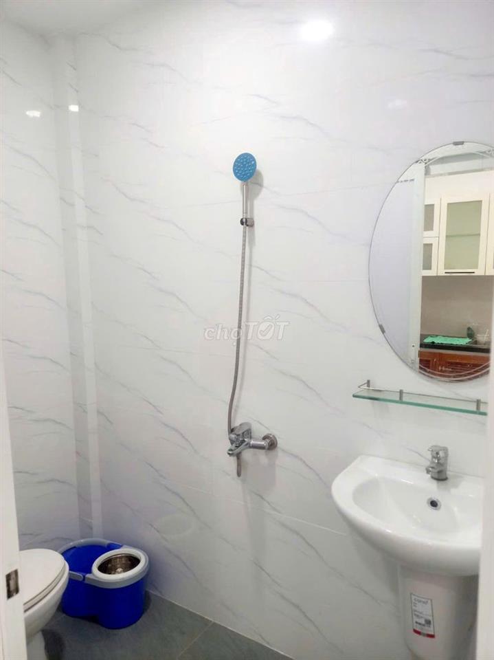 Cho thuê Nguyên căn nhà lầu 2 - Mặt tiền Trần Hưng Đạo, quận 1