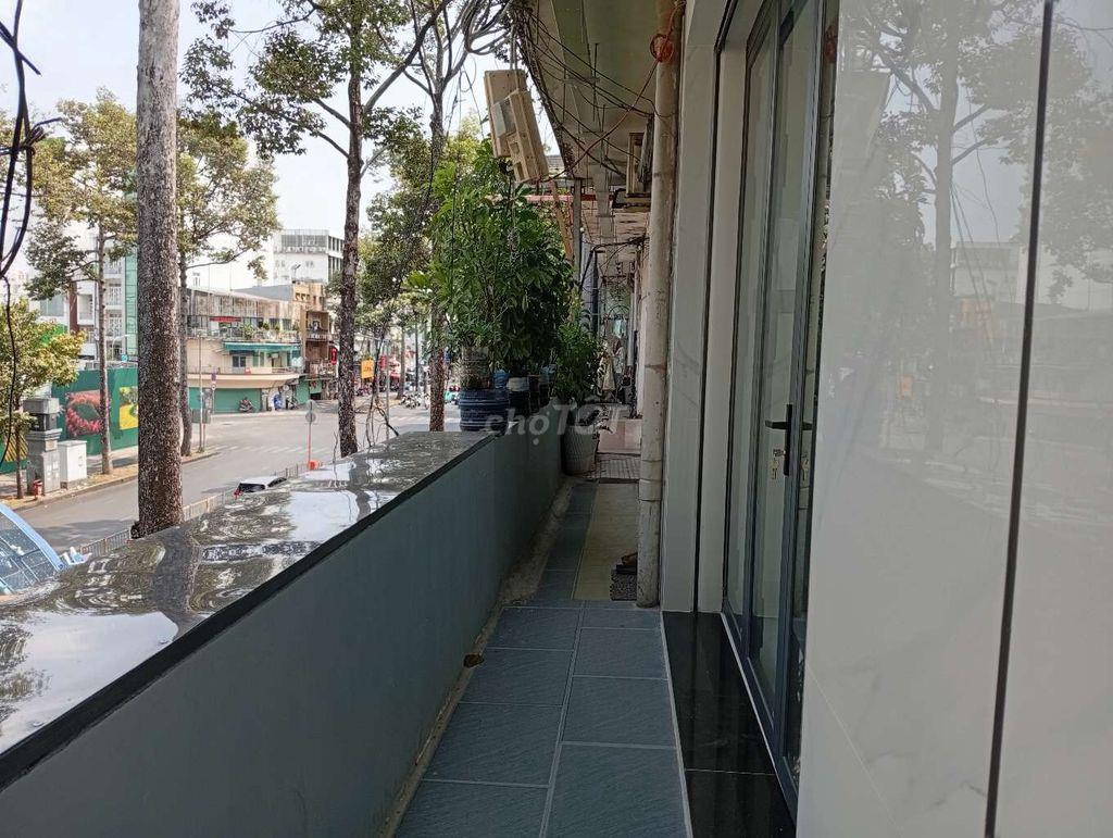 Cho thuê Nguyên căn nhà lầu 2 - Mặt tiền Trần Hưng Đạo, quận 1
