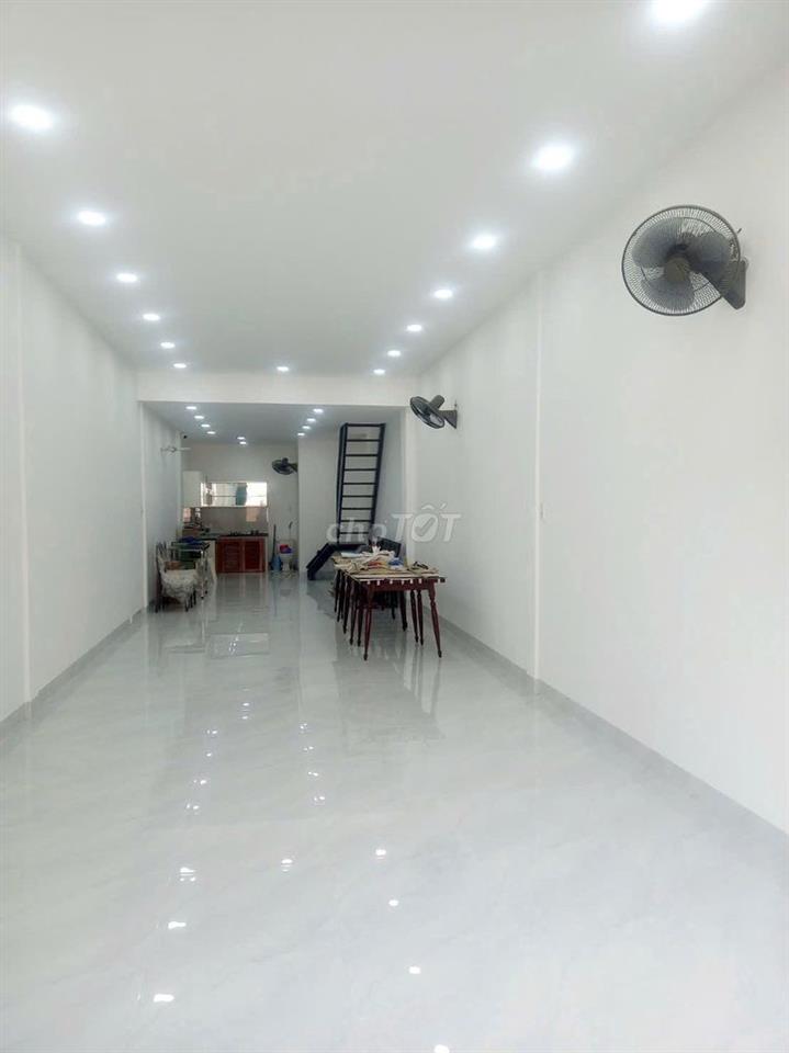 Cho thuê Nguyên căn nhà lầu 2 - Mặt tiền Trần Hưng Đạo, quận 1