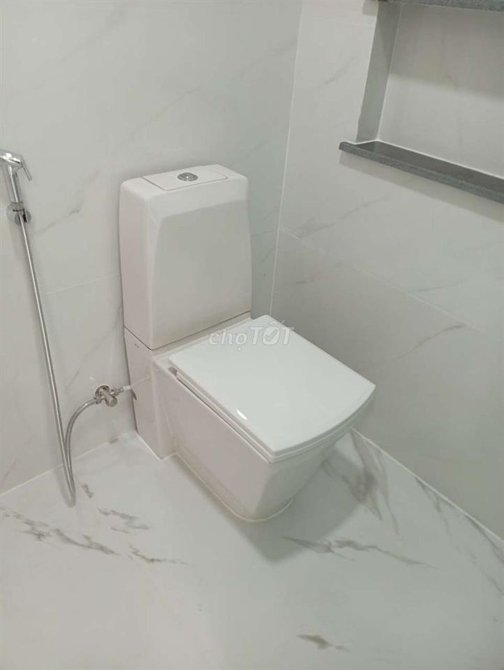 Cho thuê Nhà lầu 2, Mặt tiền Trần Hưng Đạo, Q1