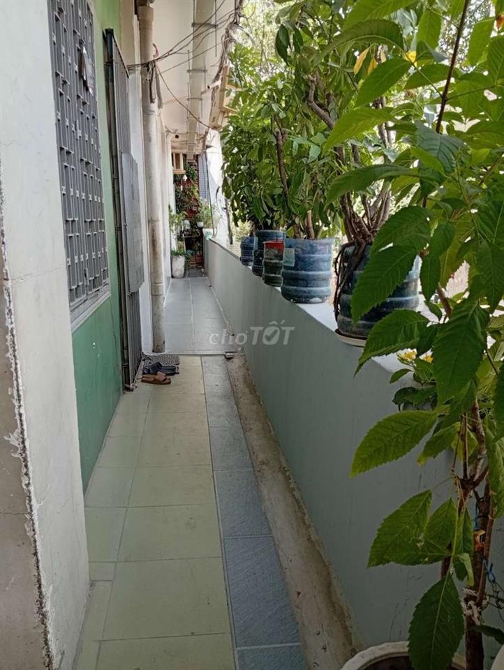 Cho thuê Nhà lầu 2, Mặt tiền Trần Hưng Đạo, Q1