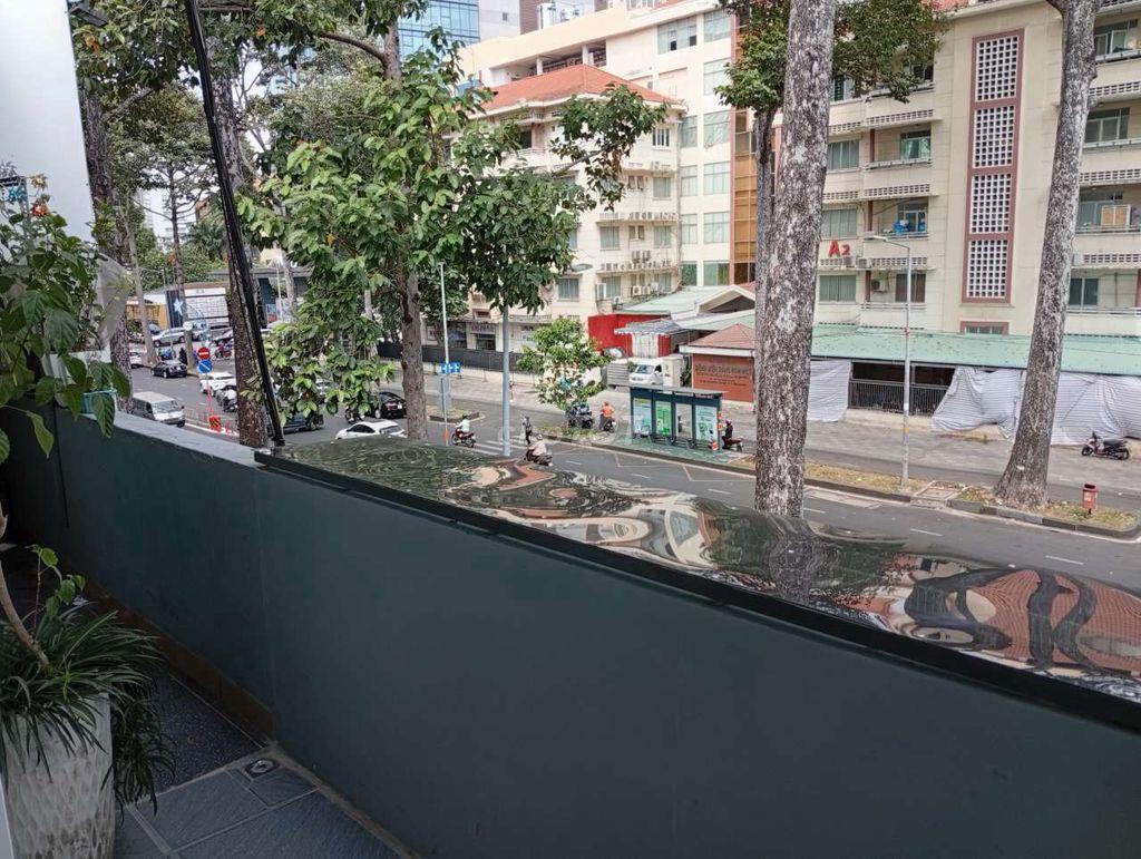 Cho thuê Nhà lầu 2, Mặt tiền Trần Hưng Đạo, Q1