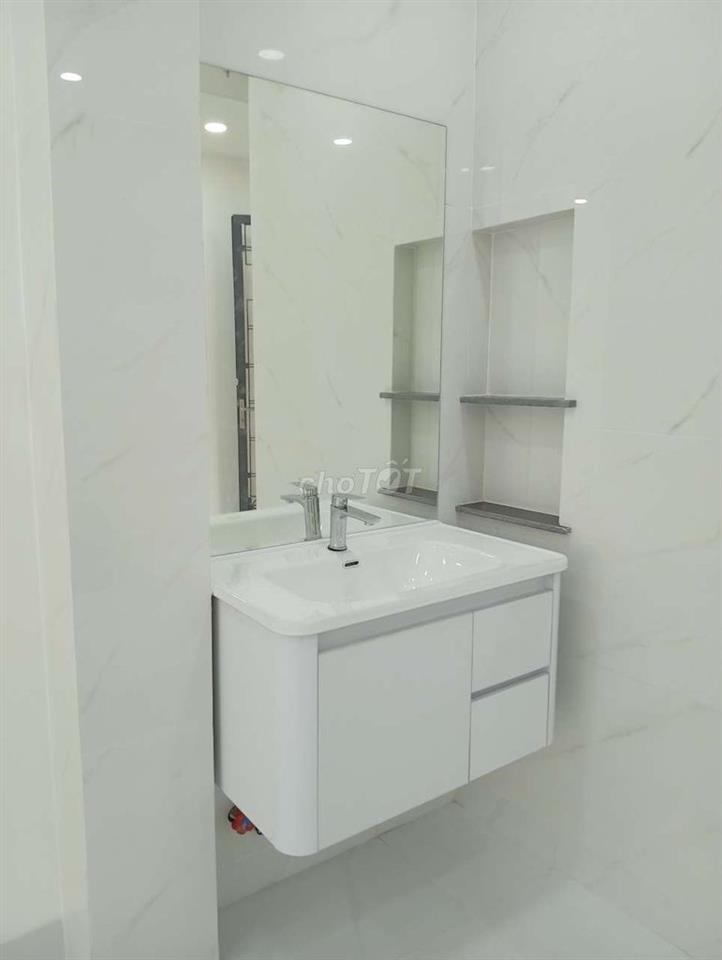 Cho thuê Nhà lầu 2, Mặt tiền Trần Hưng Đạo, Q1