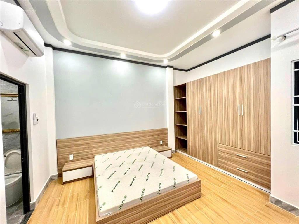 Nhà cho thuê 2 phòng ngủ full đồ sân ô tô chợ phú hoà  tdm  bình dương