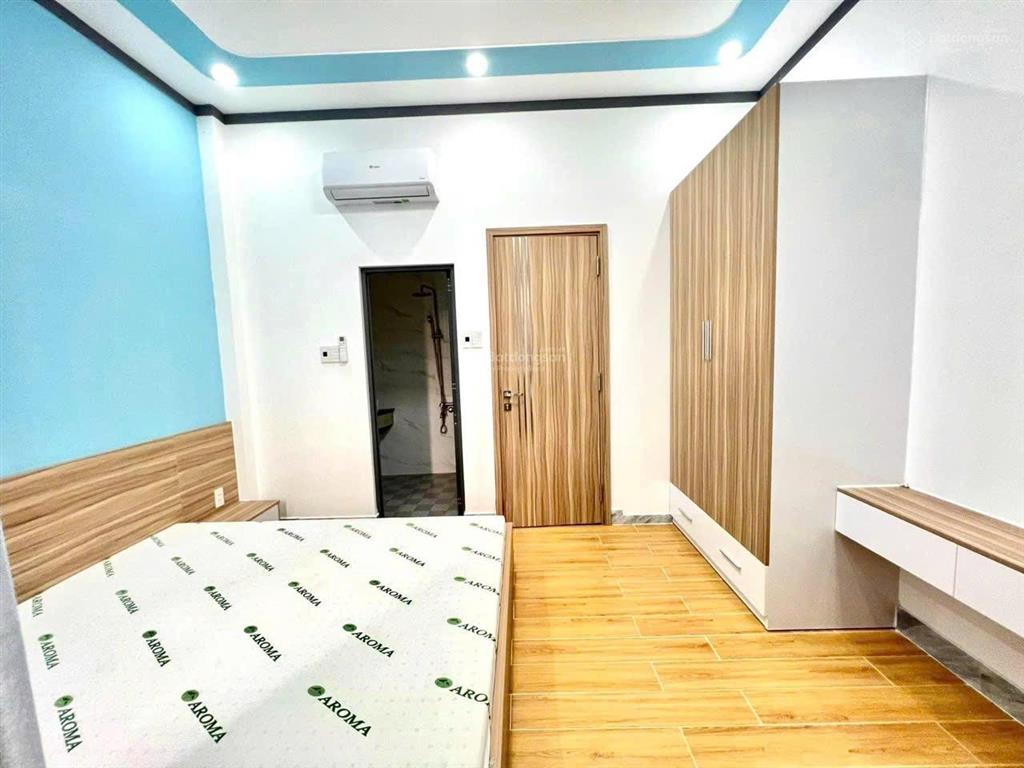 Nhà cho thuê 2 phòng ngủ full đồ sân ô tô chợ phú hoà  tdm  bình dương