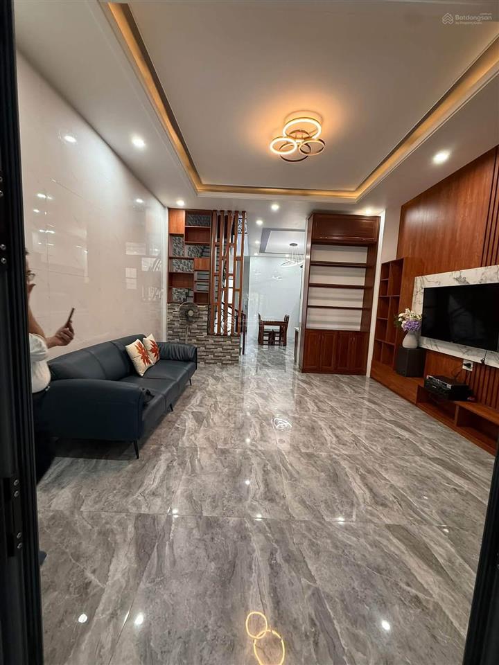 Cho thuê nhà 5phòng ngủ sân ô tô full nội thất gần nhà văn hoá phú lợi