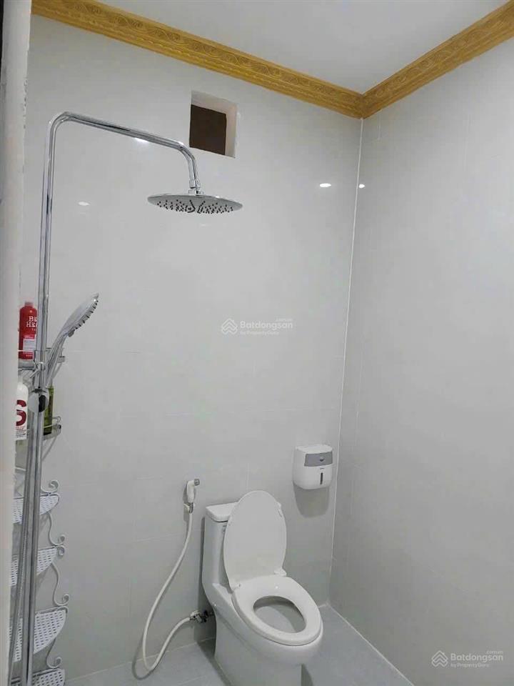 Cho thuê nhà 1 trệt 1 lầu 4 phòng ngủ full nội thất sân ô tô 7 chỗ p. hiệp thành