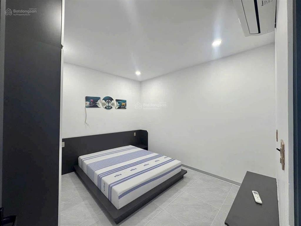 Cho thuê nhà 4phòng ngủ sân ô tô 7 chổ đối diện toà becamex bình dương ở & mở văn phòng