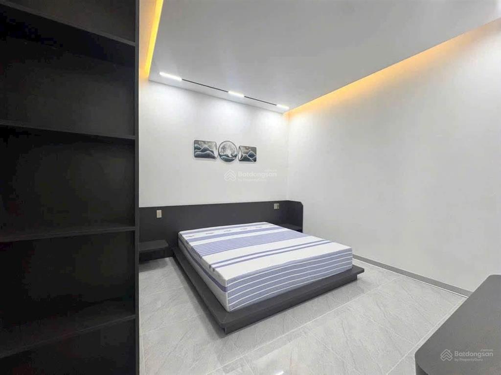 Cho thuê nhà 4phòng ngủ sân ô tô 7 chổ đối diện toà becamex bình dương ở & mở văn phòng