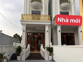Cho thuê biệt thự mới 100% phú tân 4 phòng ngủ gần vòng xoay tt thương mại tp. mới bình dương