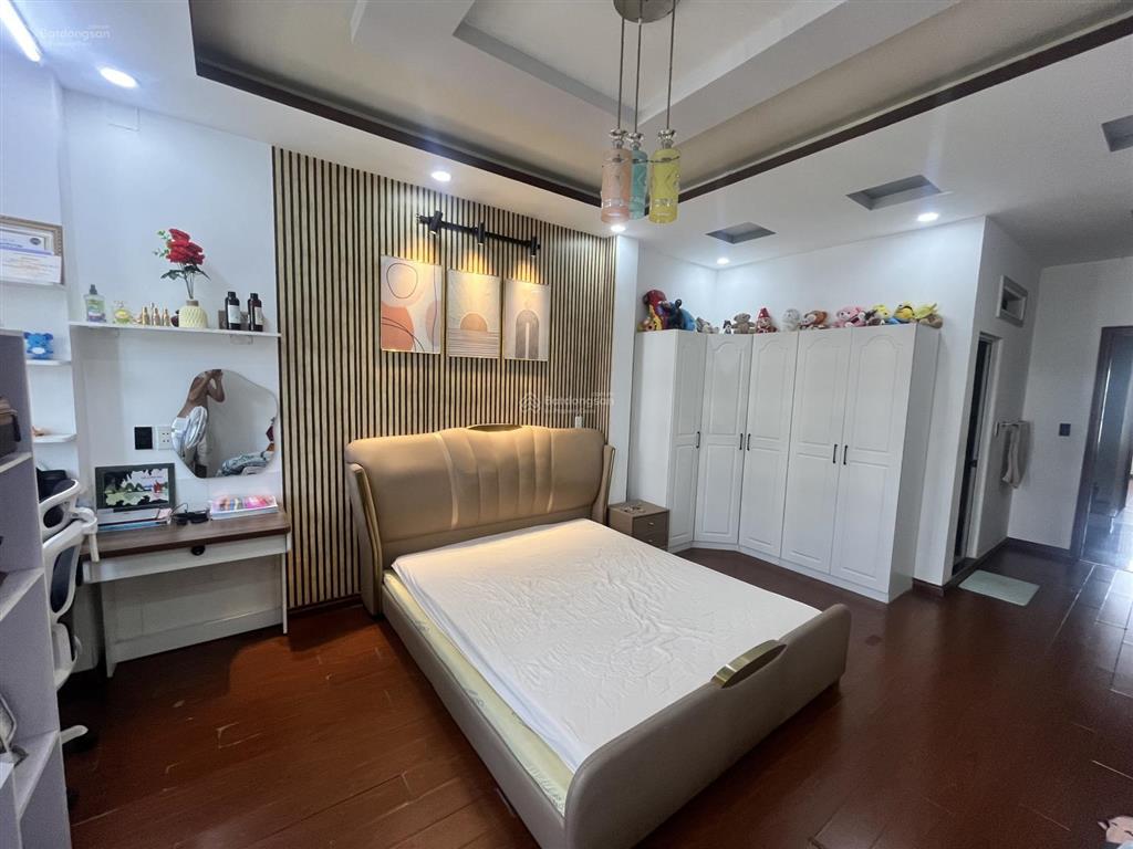 Bán mặt tiền vị trí đẹp, nhà 2 mặt tiền, nhà thông thoáng và smart home, nhà đs lê văn thọ, gv