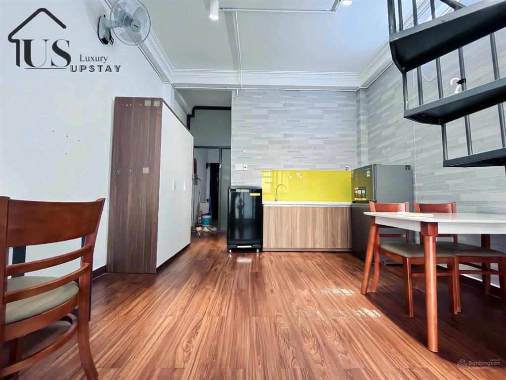 Căn hộ duplex 2 tầng  80 m2, ngay tòa nhà viettel, vòng xoay dân chủ cmt8, q10, có máy giặt riêng