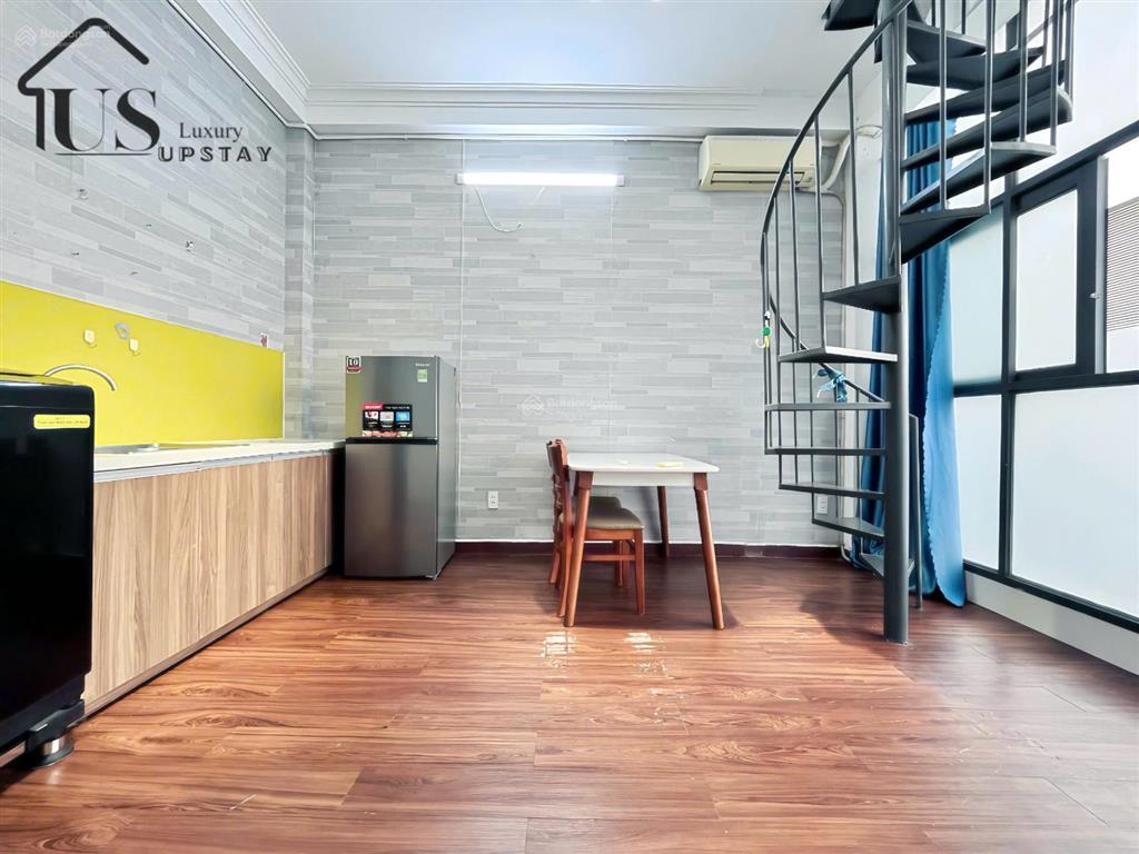 Căn hộ duplex 2 tầng  80 m2, ngay tòa nhà viettel, vòng xoay dân chủ cmt8, q10, có máy giặt riêng