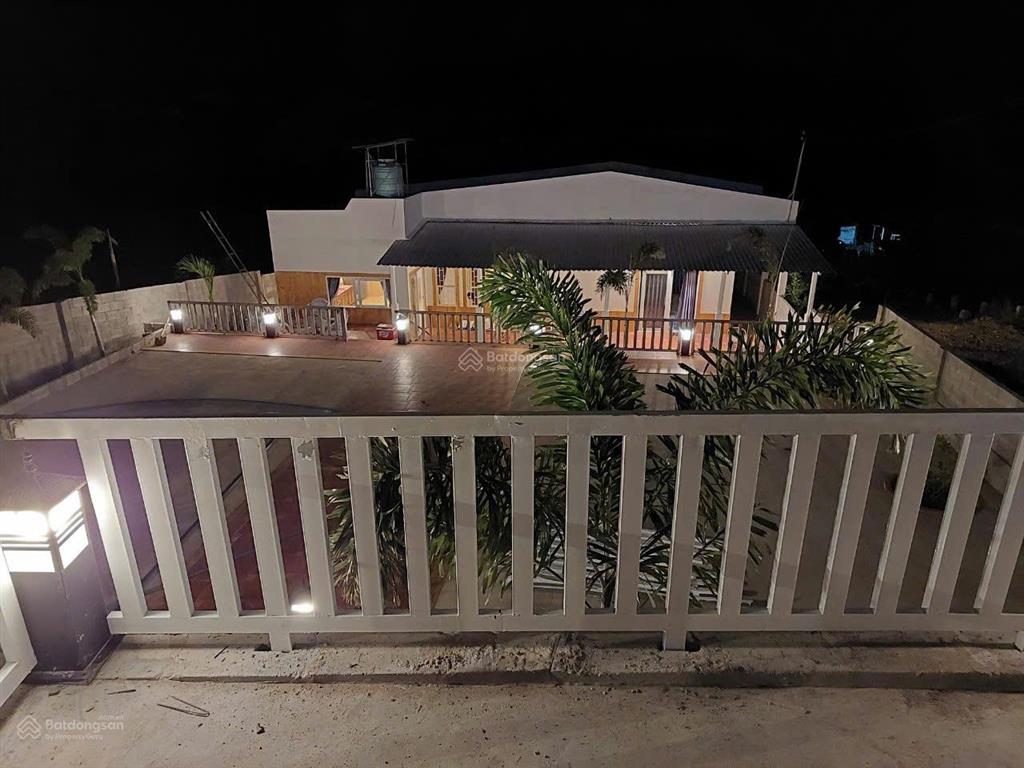 Bán nhà đang cho người nước ngoài thuê, mặt tiền đường nhựa 715 gần sân bay phan thiết