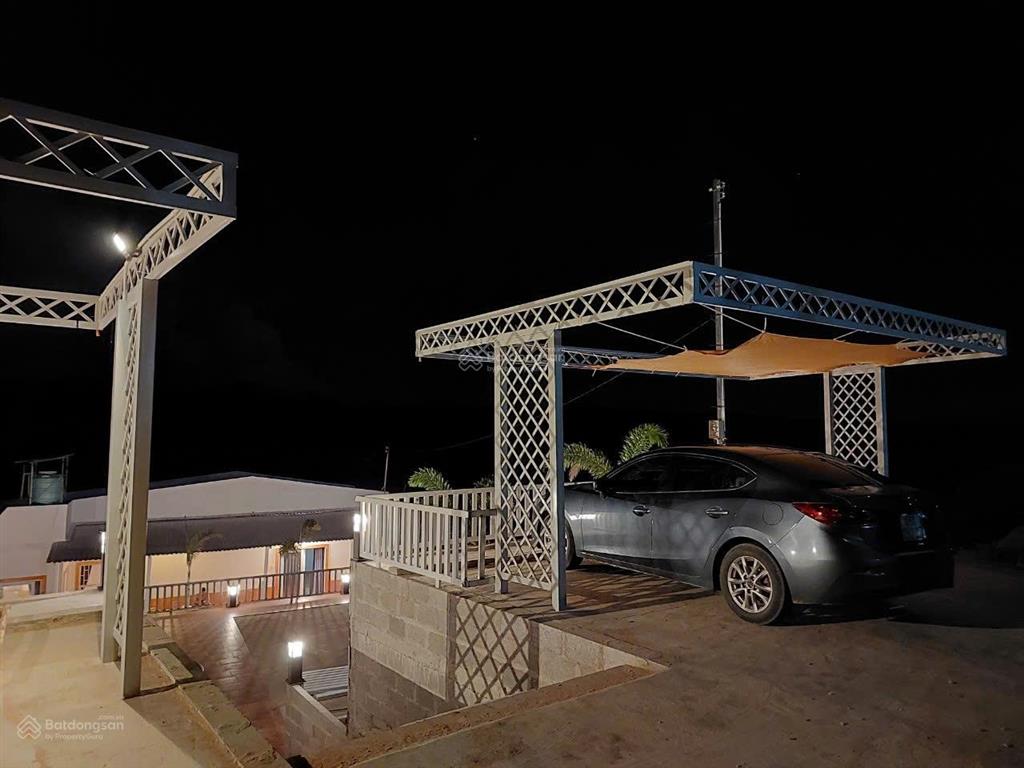Bán nhà đang cho người nước ngoài thuê, mặt tiền đường nhựa 715 gần sân bay phan thiết