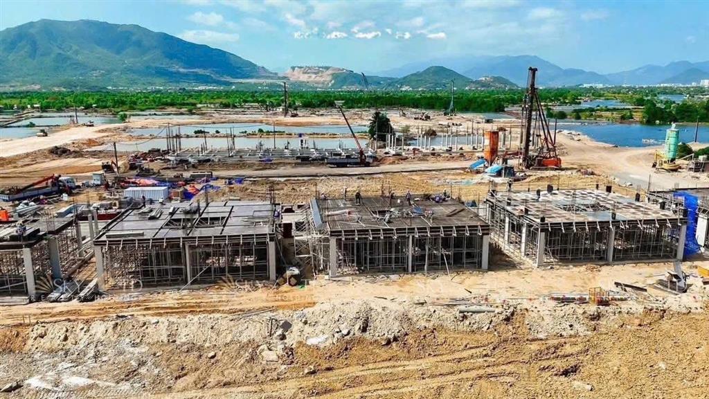 Nhà phố 3 tầng d307 ngang 7,5m kdt ven sông charmora city  sun nha trang giá cđt sun group