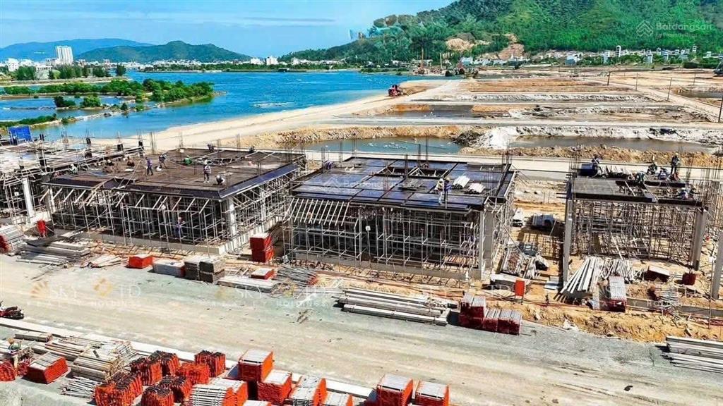 Nhà phố 3 tầng d307 ngang 7,5m kdt ven sông charmora city  sun nha trang giá cđt sun group