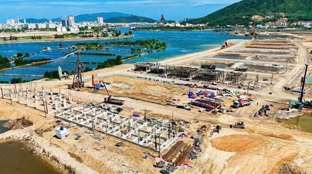 Nhà phố 3 tầng d307 ngang 7,5m kdt ven sông charmora city  sun nha trang giá cđt sun group